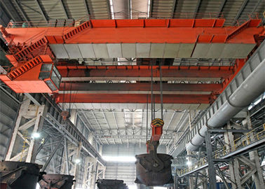 स्टील मिल डबल गर्डर वर्कस्टेशन ब्रिज क्रेन 3 चरण 380V 50 हर्ट्ज 5 - 74 टन भार क्षमता