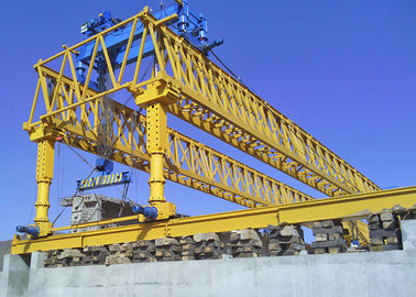 स्वनिर्धारित लांचर क्रेन 300T एक्सप्रेसवे ब्रिज ट्रस स्टील संरचना