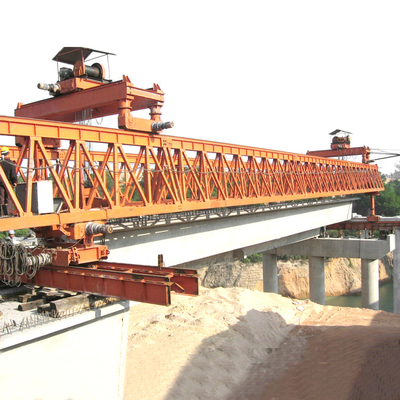 कंक्रीट ब्रिज गर्डर लॉन्चर क्रेन इरेक्शन मशीन बीम सेगमेंट लिफ्टर 500kn
